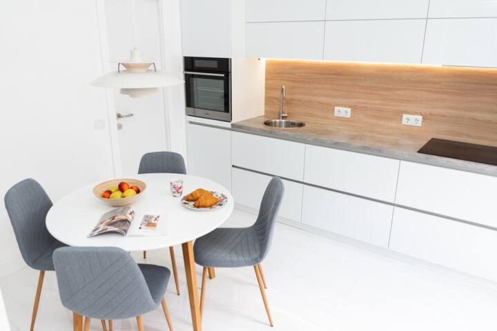 Freedom Apartments In The Heart Of Lviv - Balabana Str And Svoboda Avenue エクステリア 写真
